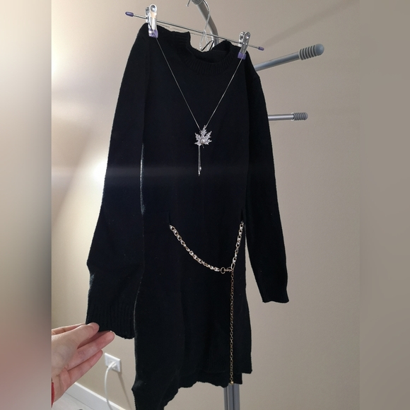 ❗SOLD❗Sweater dress with necklace and belt - Picture 2 of 3